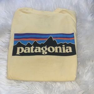 Patagonia men’s logo tee Yellow size L